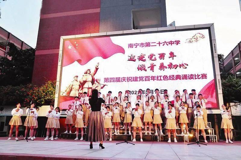 李子君如今多少岁？是什么时候宣布退役的？游戏画面