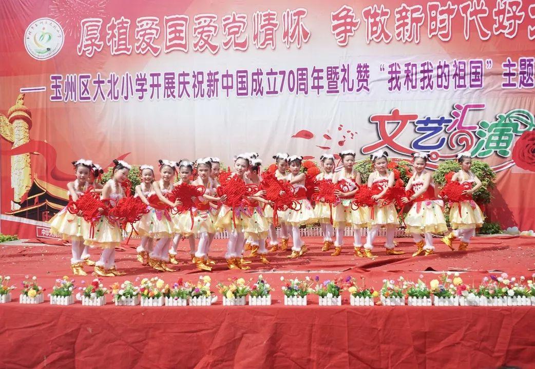 李子君如今多少岁？是什么时候宣布退役的？游戏画面